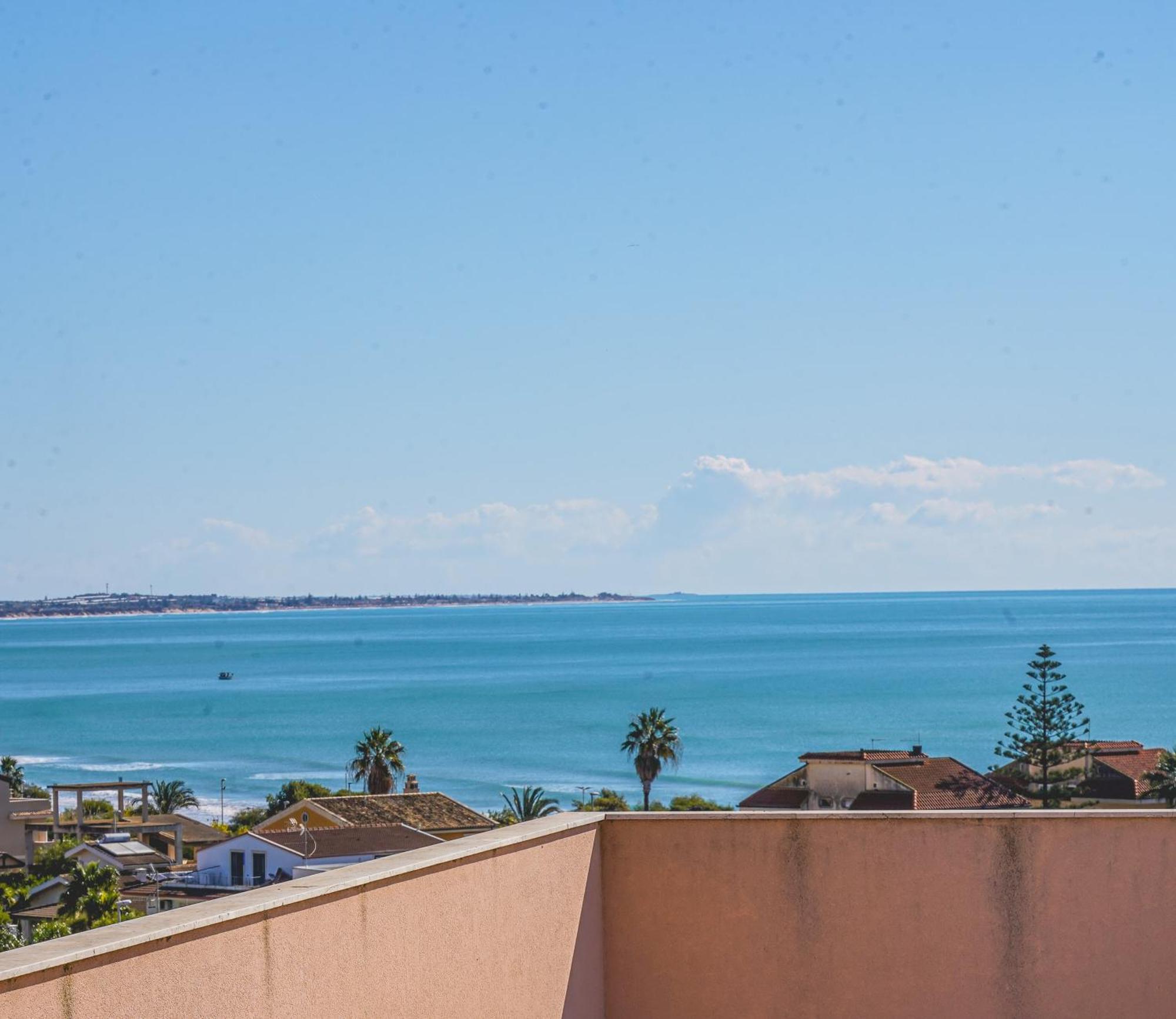 Attico Terrazza Cielomare Seaview Apartment Pozzallo Exterior photo